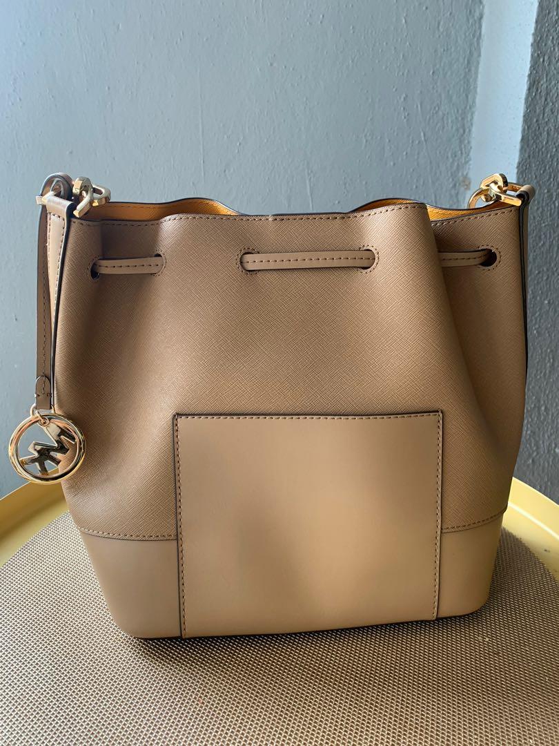 Michael kors trista medium discount bucket