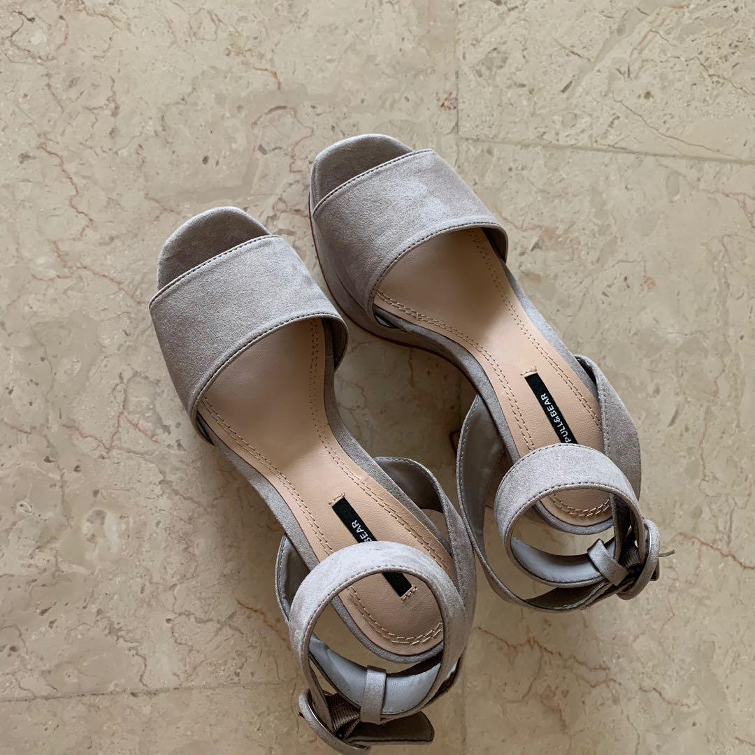 Pull and new arrivals bear heels