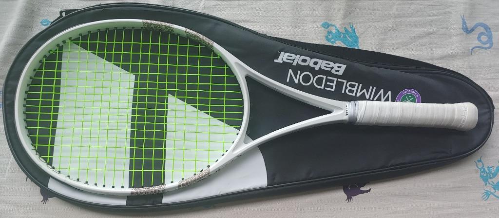 NO STRING INCLUDED HUGO BOSS COLLECTIBLE LIMITED  TENNIS RACQUET 4 1/2 GRIP 