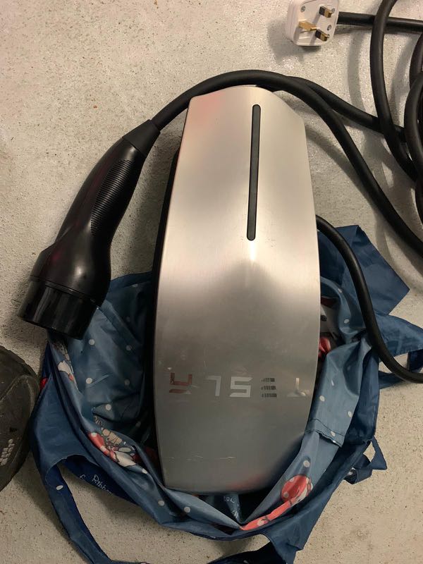 Tesla Wall Connector 單相13a充電器適合各種車種 汽車配件 電子配件 Carousell