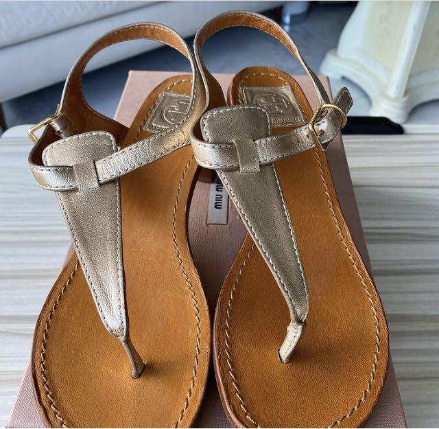 Tory Burch Audra Leather Plate-Heel Thong Sandal, Women's Fashion,  Footwear, Flats & Sandals on Carousell