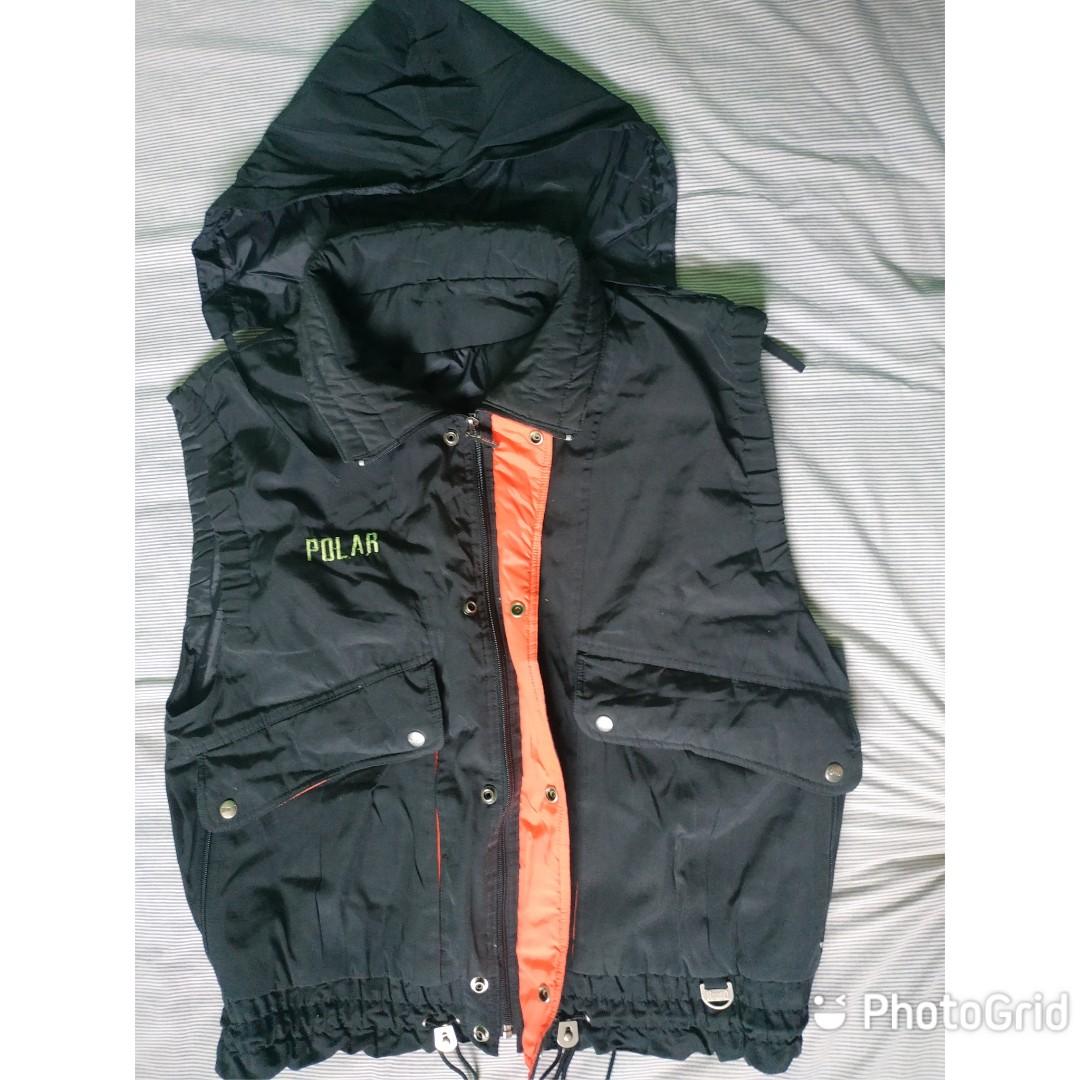 Vest w/ packable hood (Category: Vests) located in Quezon City. Submitted by mg.thriftshop (Listing ID 1071328984, Image 1). Description: .