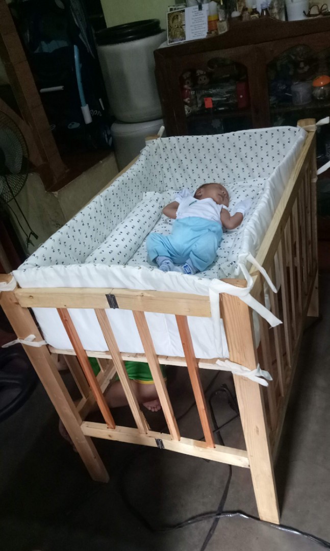 Pre loved Adjustable Wooden Baby Crib with bumper and mattress