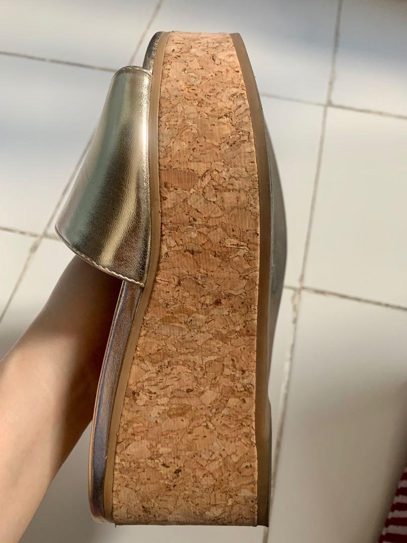 Aldo wedge (Category: Heels) located in Quezon City. Submitted by Kateee09 (Listing ID 1071564161, Image 2). Description: Twice lng nagamit almost new pa.