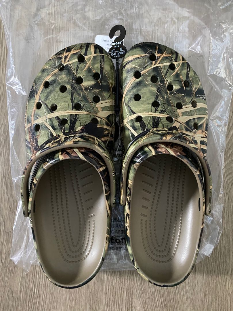 Camo Crocs, Men's Fashion, Footwear, Slippers & Slides on Carousell