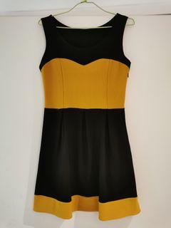 Colourblock dress in Yellow & black