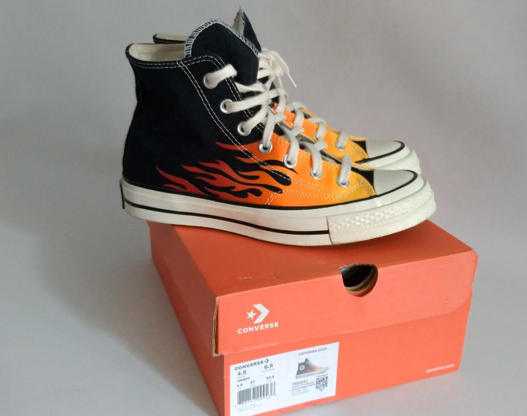 sepatu converse flame