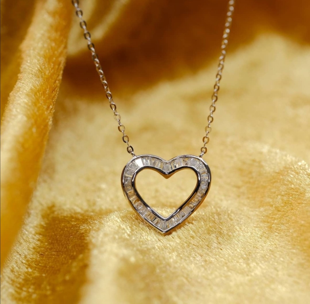 Diamond Heart Necklace, Women's Fashion, Jewelry & Organizers