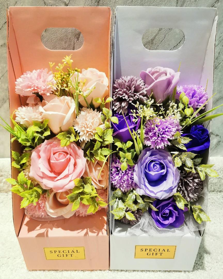 Flower Box Roses Rose Carnations Carnation Mother S Day Happy Birthday Graduation Housewarming Homedecor Gifts Presents Happy Birthday Teacher S Day 520 Gifts Gifts For Her Gardening Flowers Bouquets On Carousell