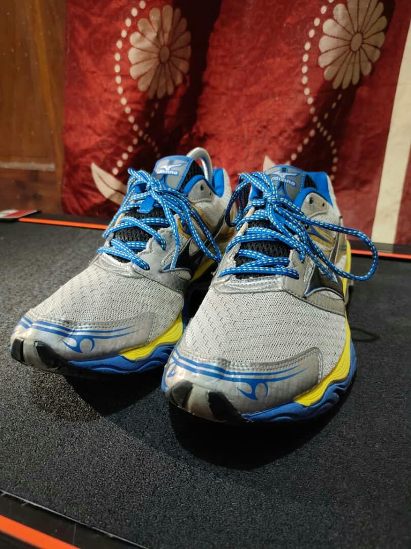 Mizuno Wave Creation Men s Fashion Footwear Sneakers on Carousell