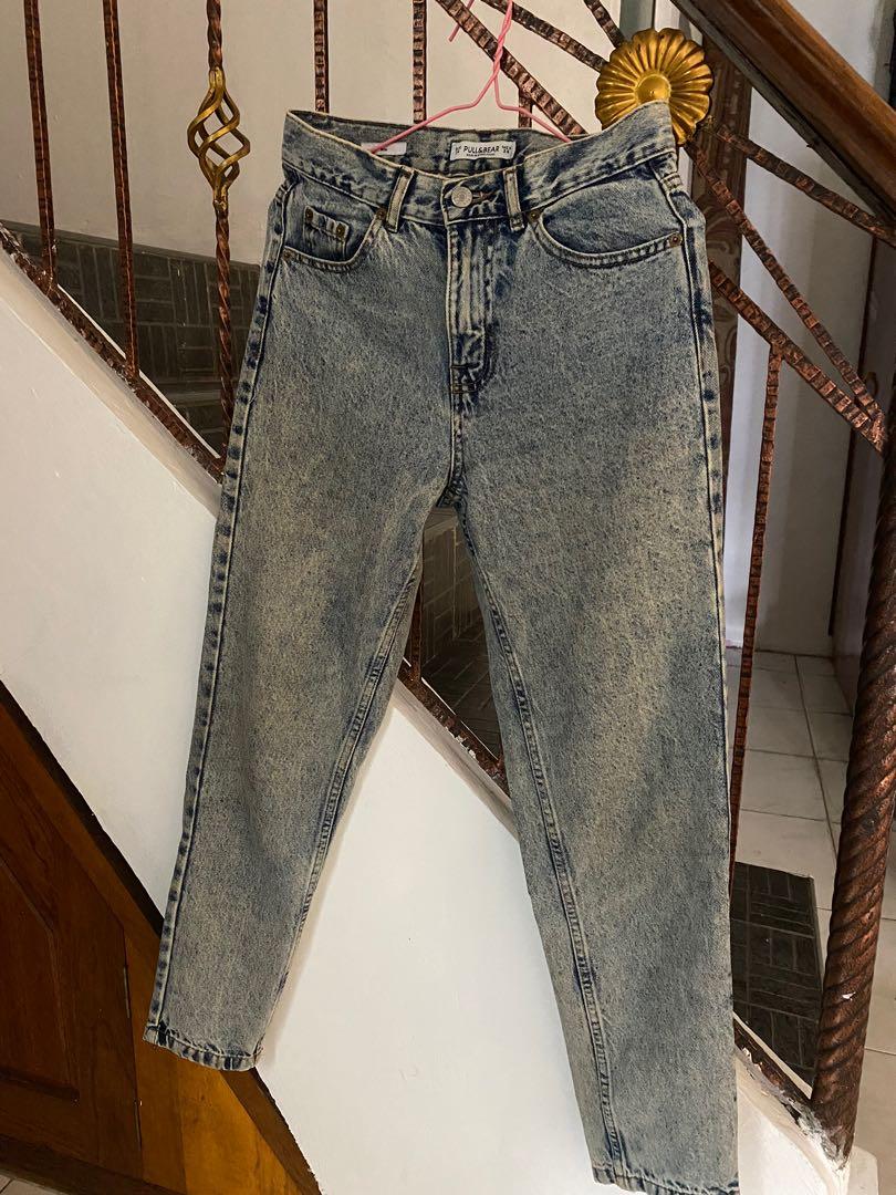 Mom Jeans Pull and Bear, Fesyen Wanita 