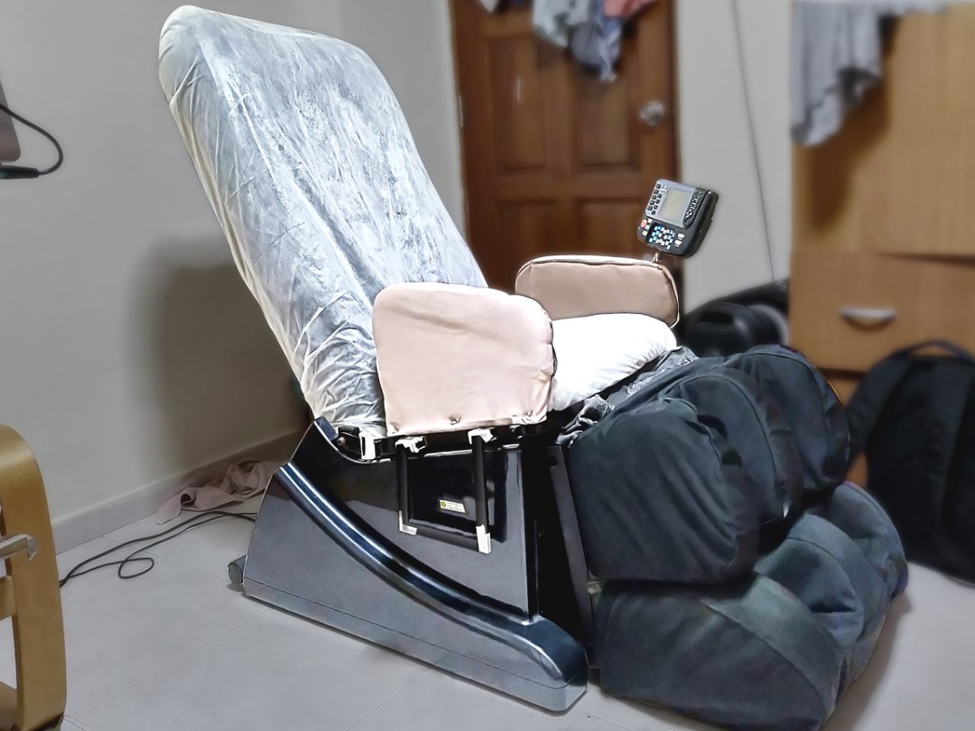 450 OGAWA massage chair adult size Furniture Home Living
