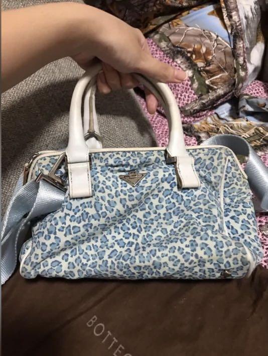 Authentic Bottega Venetta (Category: Purses & Pouches) located in Quezon City. Submitted by maydeclutters (Listing ID 1071794282, Image 2). Description: Guaranteed authentic With original dustbag and mirror 2-way sling bag Normal signs of usage.