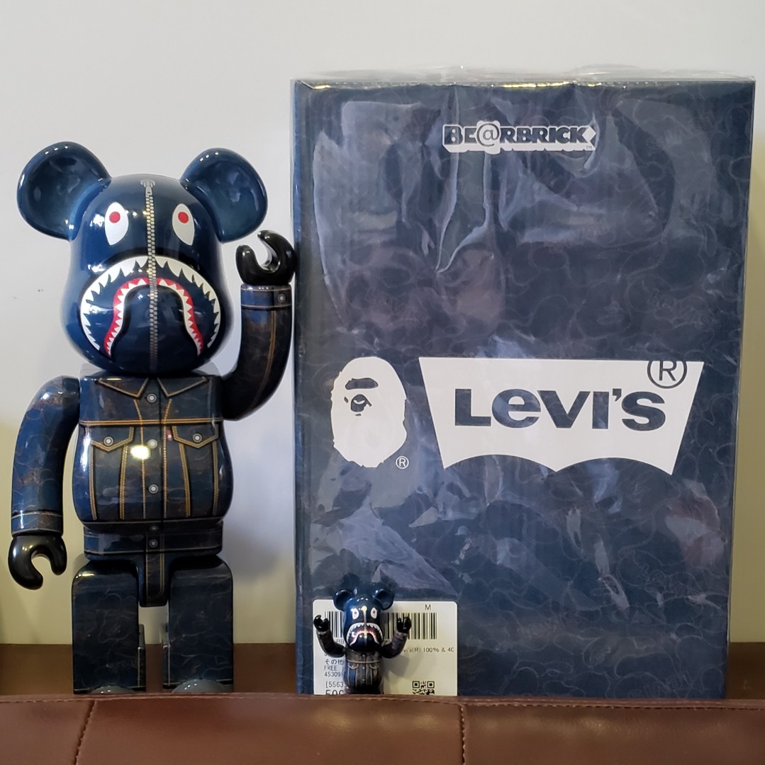 bearbrick 400% Bape x Levi's, 興趣及遊戲, 玩具& 遊戲類- Carousell