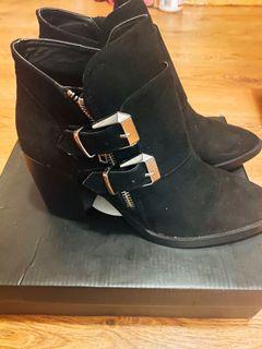 Brand new ankle boots - Novo - Size 6