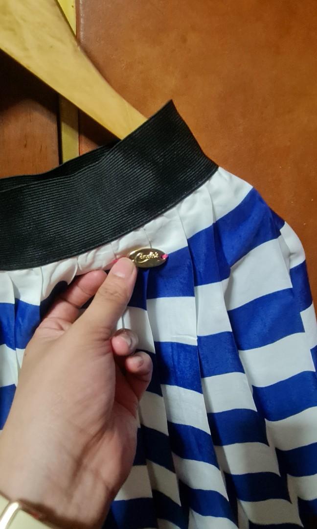 Candies skirt (Category: Skirts) located in Pasig City. Submitted by xtnter (Listing ID 1071725418, Image 3). Description: there's a need for sewing the metal tag or kung ano man tawag dun 😁.
