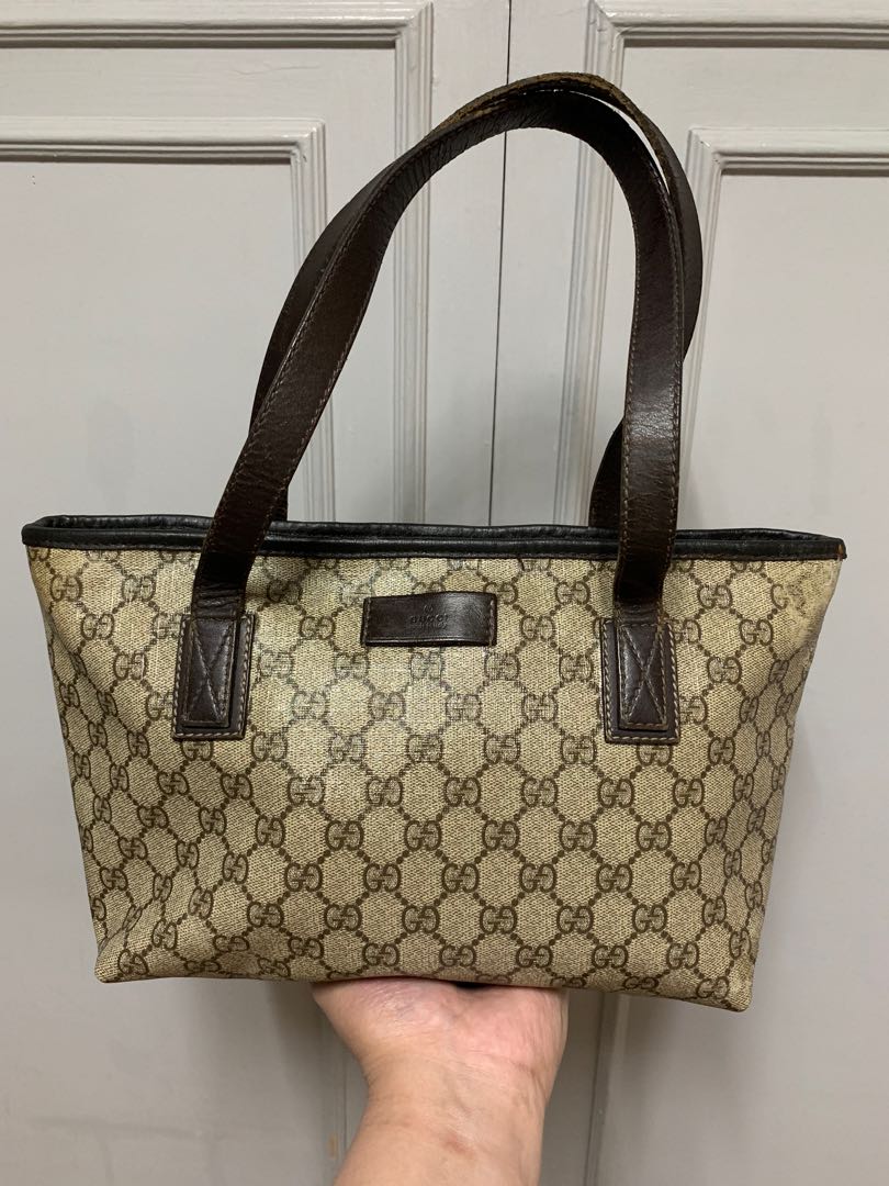 Clearance Sale Authentic Gucci Small Gg Supreme Tote Bag With Zip On With Flaws See Last 2 Images Luxury Bags Wallets On Carousell