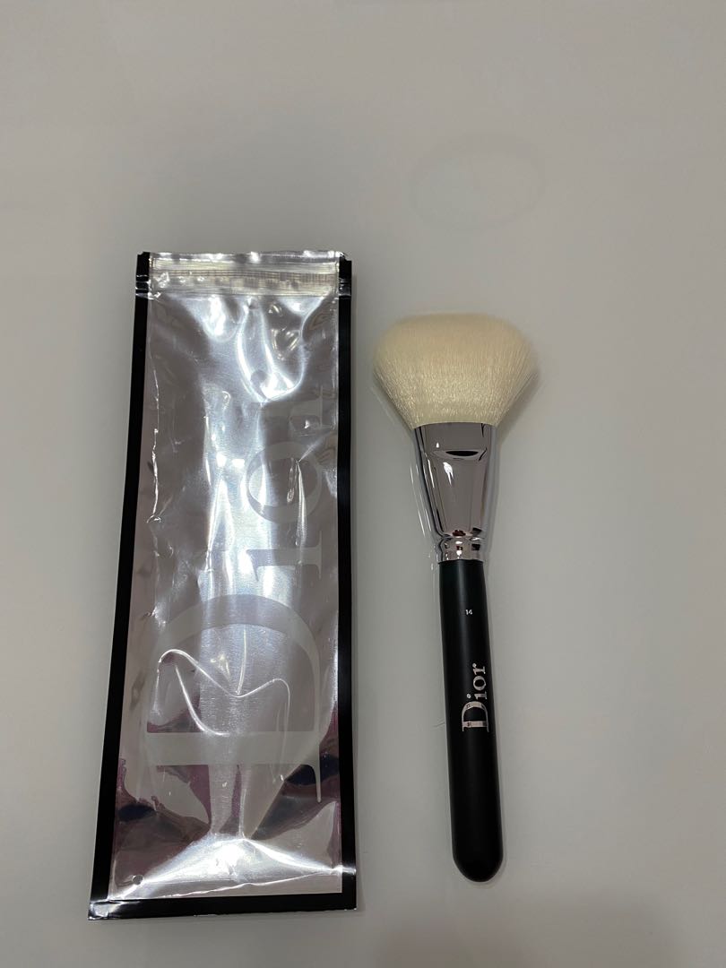 dior powder brush