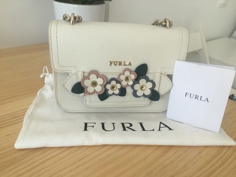 Furla carol 2025