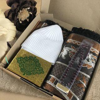 Hampers Gift Box B Kado Cowok Sajadah Al Quran Peci Tasbih Kado Ulang Tahun Wisuda