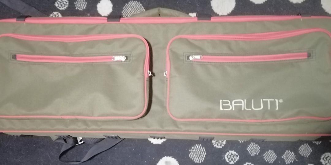 Keyboard gig bag softcase (Category: Musical Instruments) located in Quezon City. Submitted by smithwarren46 (Listing ID 1071903422, Image 1). Description: Brandnew P3500 #keyboardsofcase Keyboard gig bag. Plenty of pockets #BALUTI BRAND 41"x12"x3.5" Pick up lagro Q.c or via delivery service rider po. More item for sale.. like or follow my page #BSAonlinestore https://www.facebook.com/BSA-online-store-104063428078639/.