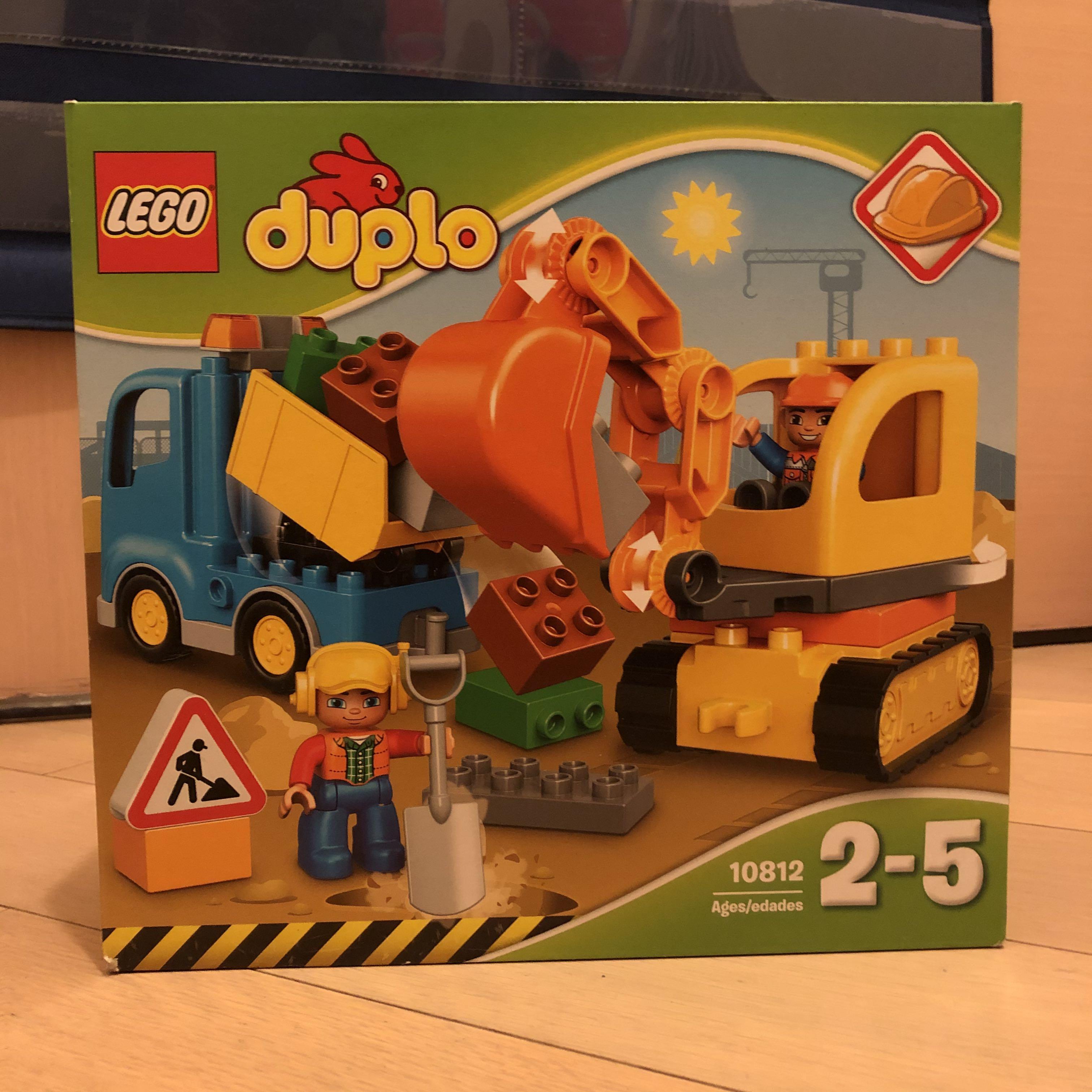 duplo tracked excavator