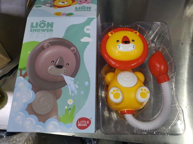 Lion Shower (Category: Bathtub & Bath Accessories) located in Quezon City. Submitted by tanyachoa (Listing ID 1071722716, Image 2). Description: Dimension: 31x20x13 cm Needs 3 pcs AA battery No sound.