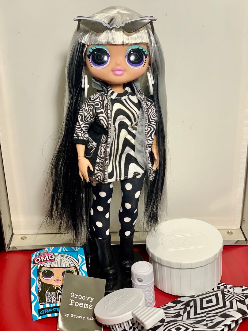 Doll Review: Groovy Babe LOL OMG