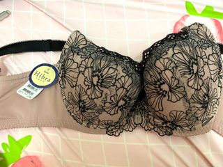（分類：）位於 。 由 k02yyyy 提交（商品編號 1071821004，圖片 1）。簡介： 。
