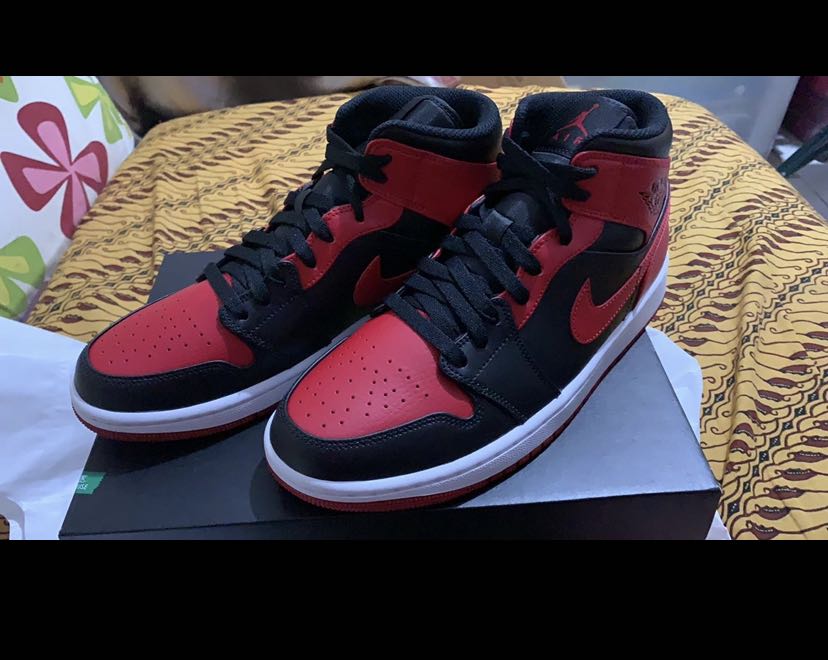 nike jordan 1 mid bred