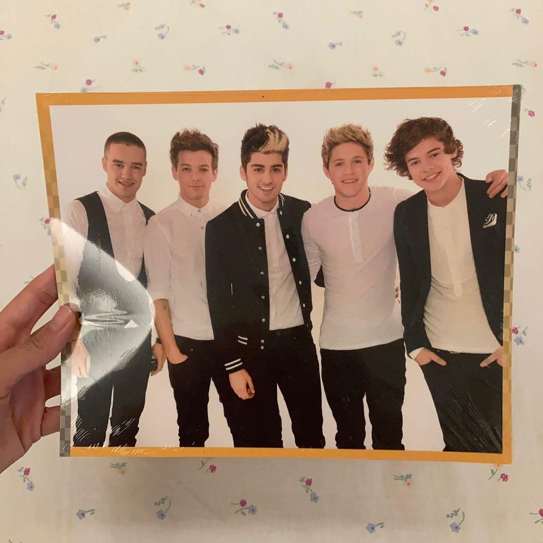 One Direction Fan Book with freebies (Category: Magazines) located in Cebu City. Submitted by nicedealscebu (Listing ID 1071836305, Image 3). Description: 🌸 PLEASE READ 🌸 COD via Shopee checkout available! Unsealed book but good as new. This is inclusive of the six 8” x 10” prints, which are still sealed. Feel free to send a PM for additional pictures or inquiries :).