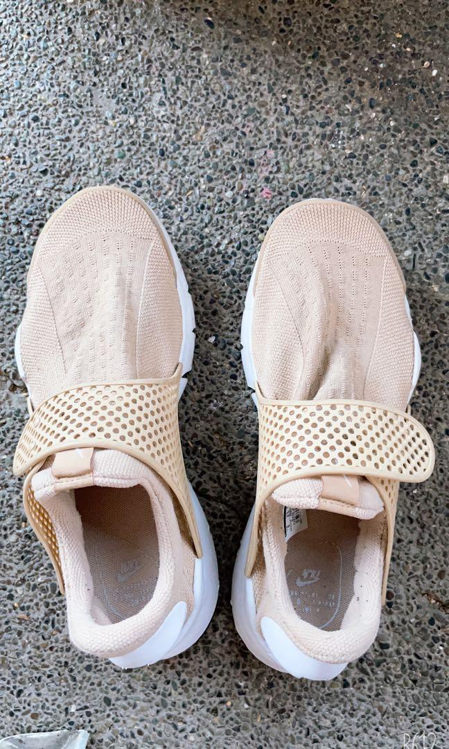nike nude womens shoes