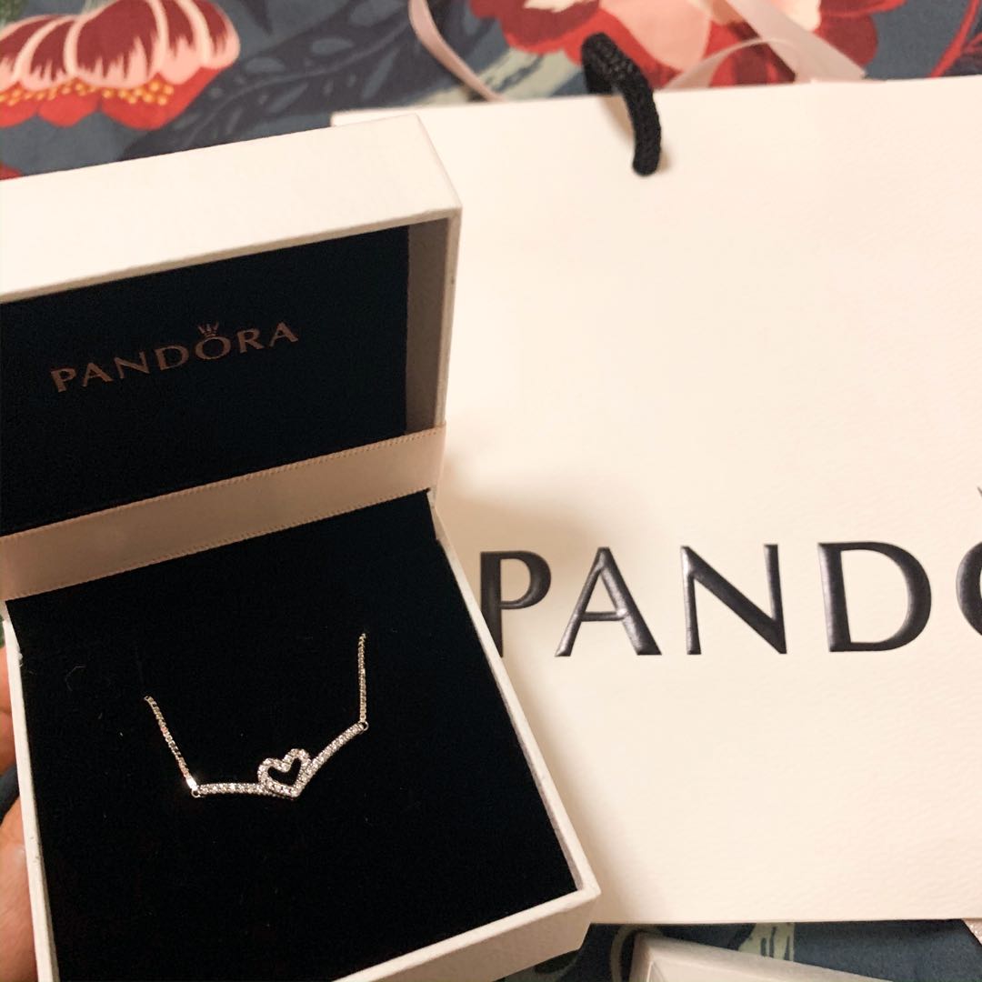 Pandora Sparkling Wishbone Heart 