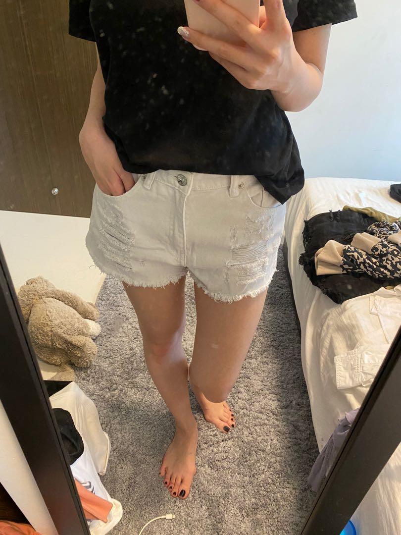Pull and bear white outlet shorts