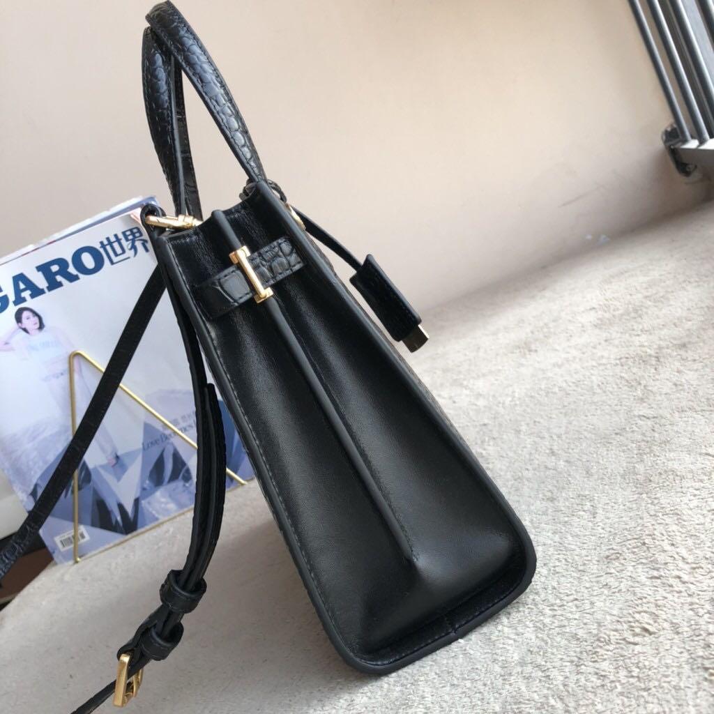 SALE READY‼️ original authentic tory burch walker embossed small