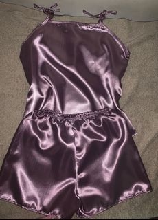(Category: ) located in . Submitted by glaze.closet (Listing ID 1071885876, Image 1). Description: .