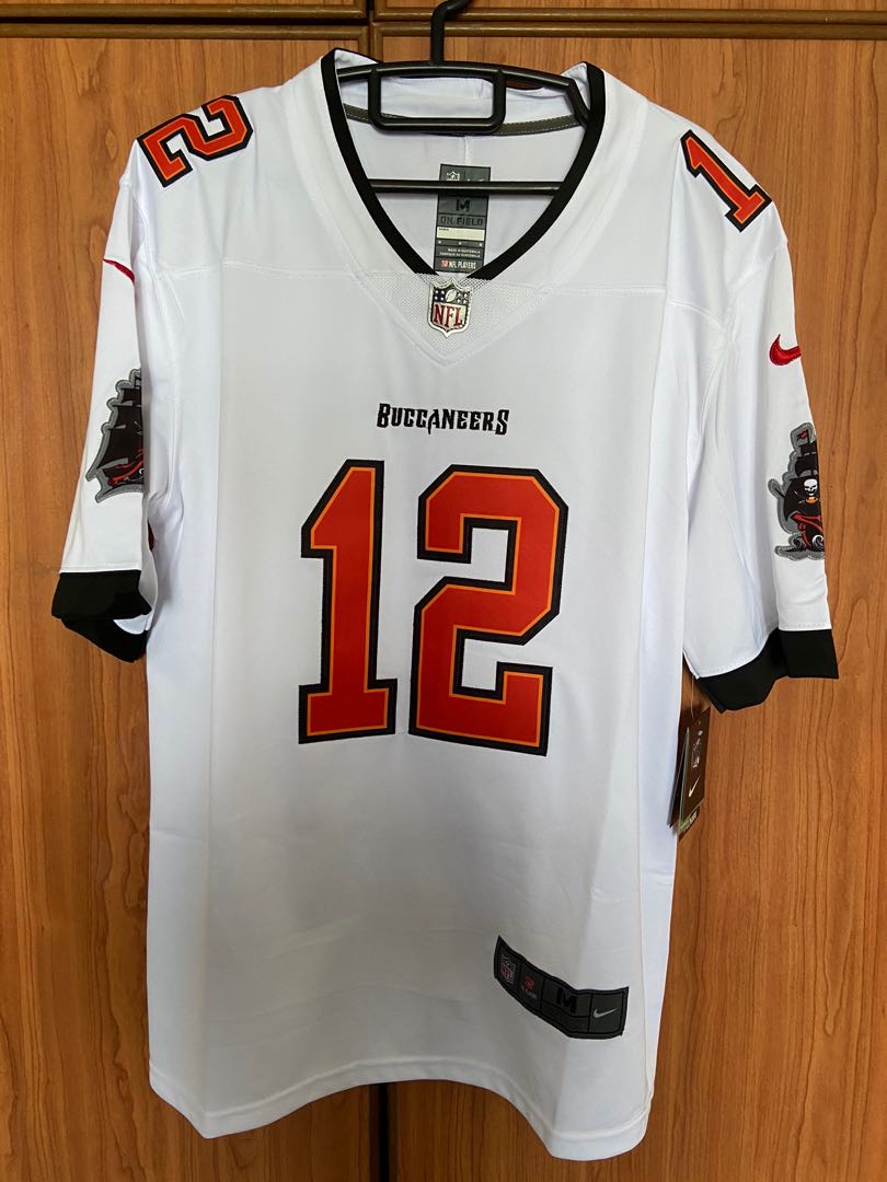 tom brady in buccaneers jersey