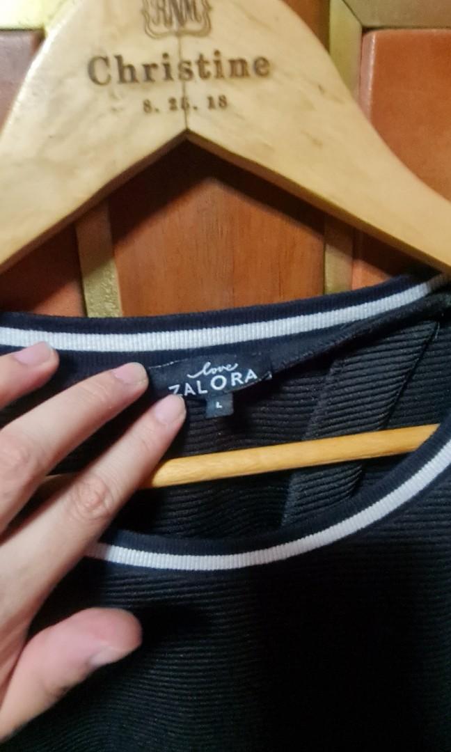 Zalora black dress (Category: Dresses) located in Pasig City. Submitted by xtnter (Listing ID 1071727162, Image 2). Description: zipper at the side.