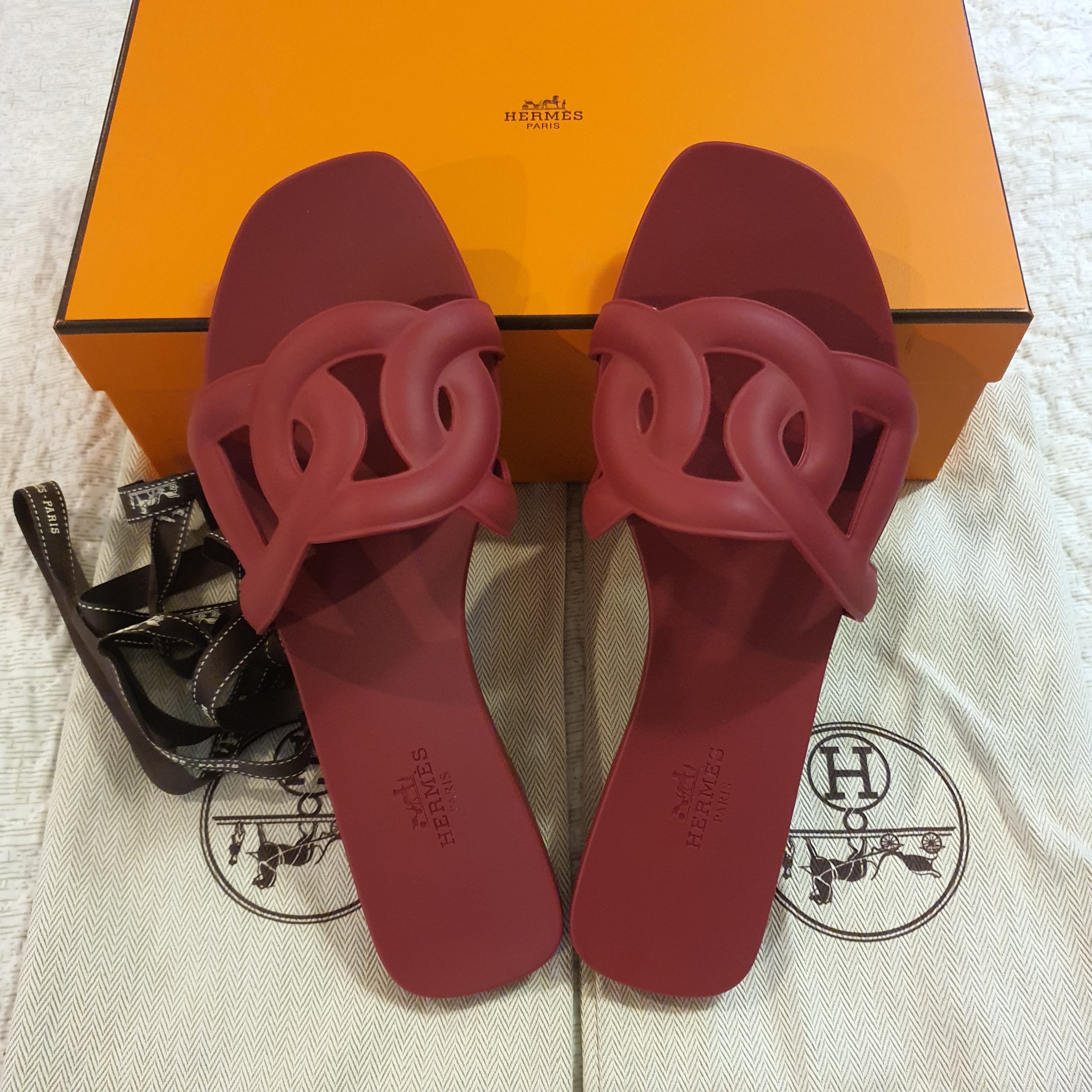 Hermes aloha sandals 2025 true to size