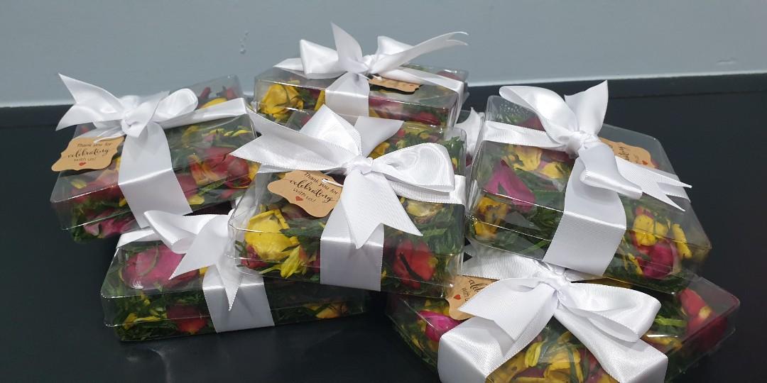 Bunga rampai box (with ribbon), Hobbies & Toys, Stationery & Craft ...