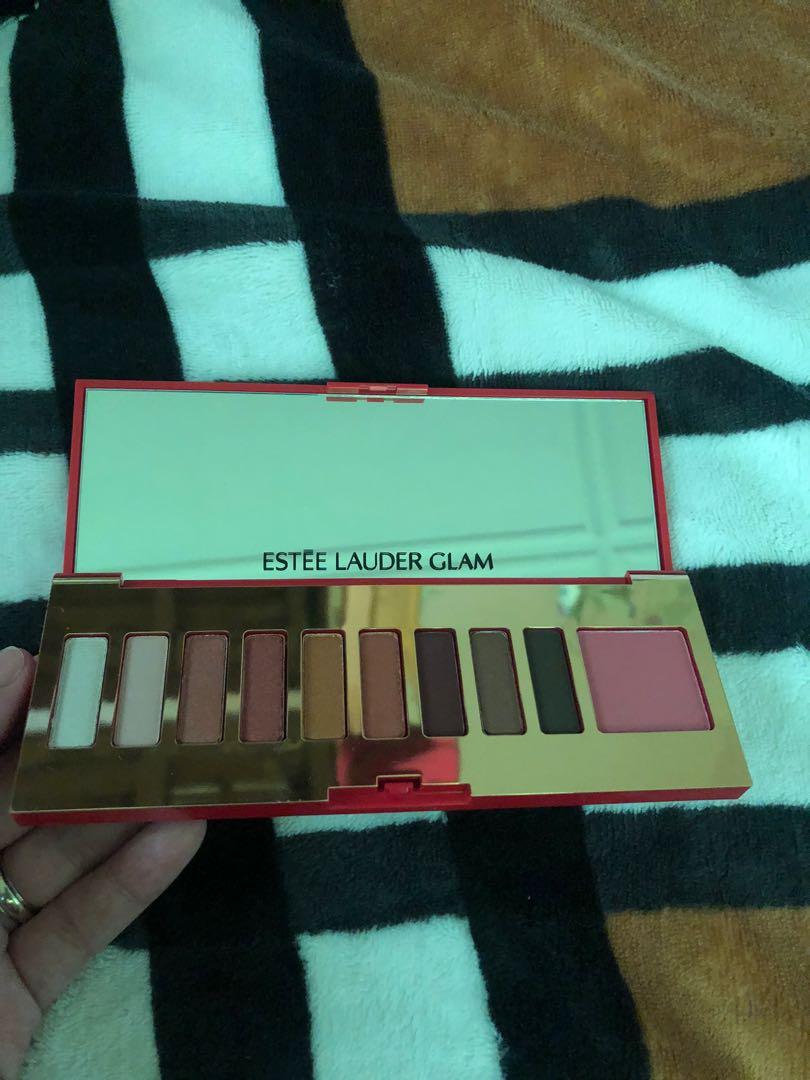 Estee Lauder palette (Category: Makeup) located in Balagtas. Submitted by katelib86 (Listing ID 1071961898, Image 1). Description: Brandnew from US.