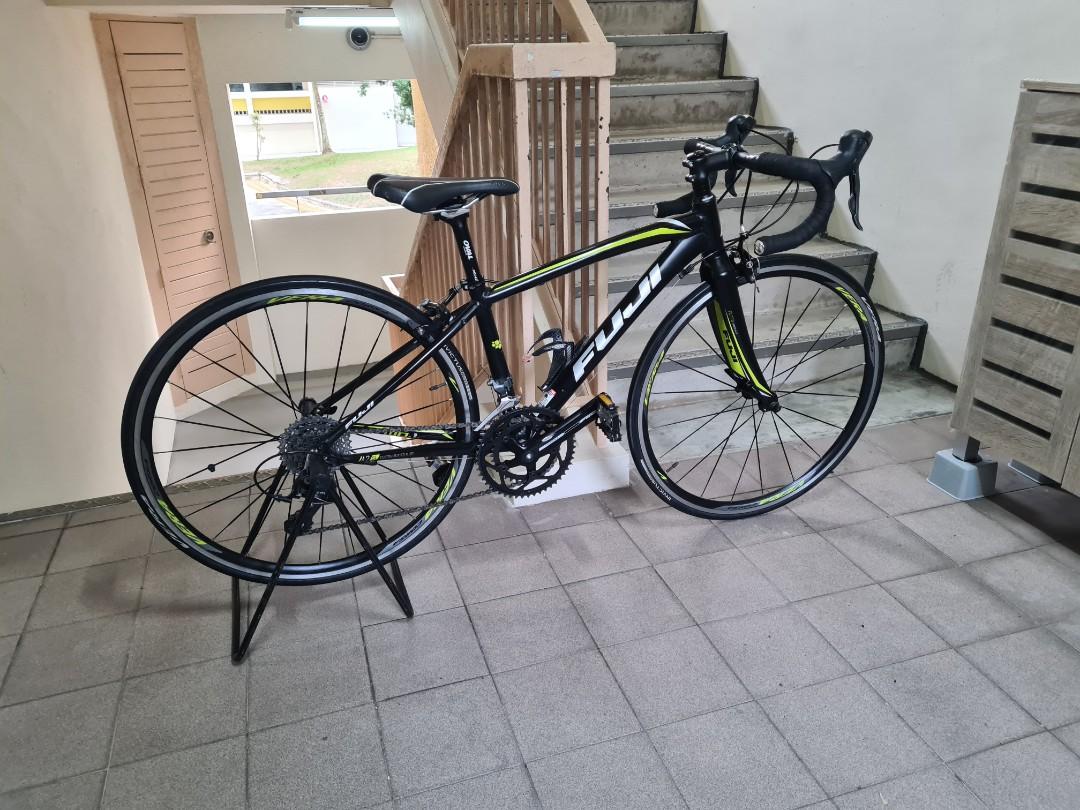 Fuji finest 2.1 women's road deals bike