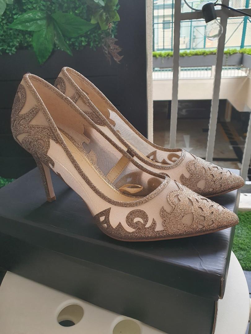 Jessica simpson sales gold heels