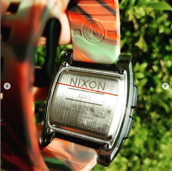 Nixon kiss base tide top