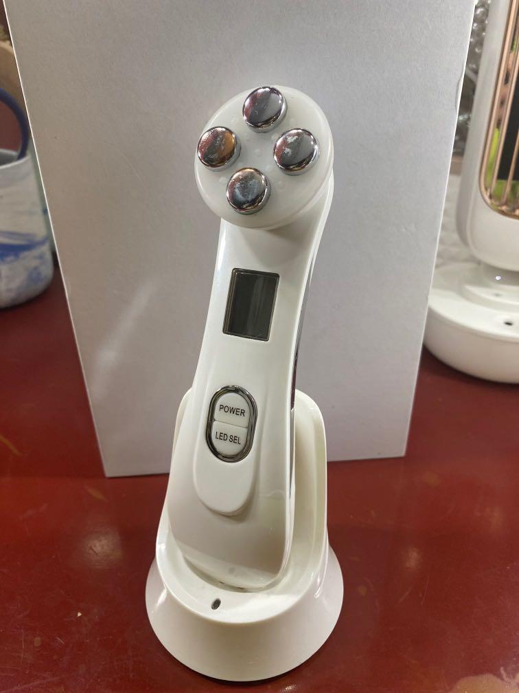 RF MACHINE (Category: Massage Devices) located in Cagayan de Oro. Submitted by lovemaria (Listing ID 1072013962, Image 1). Description: Complete inclusion! Rarely used Works perfectly With box, charger and charging stand.