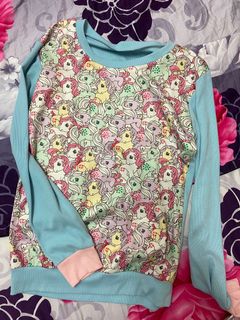 (Category: ) located in . Submitted by maniswardrobe_ (Listing ID 1072081005, Image 1). Description: .