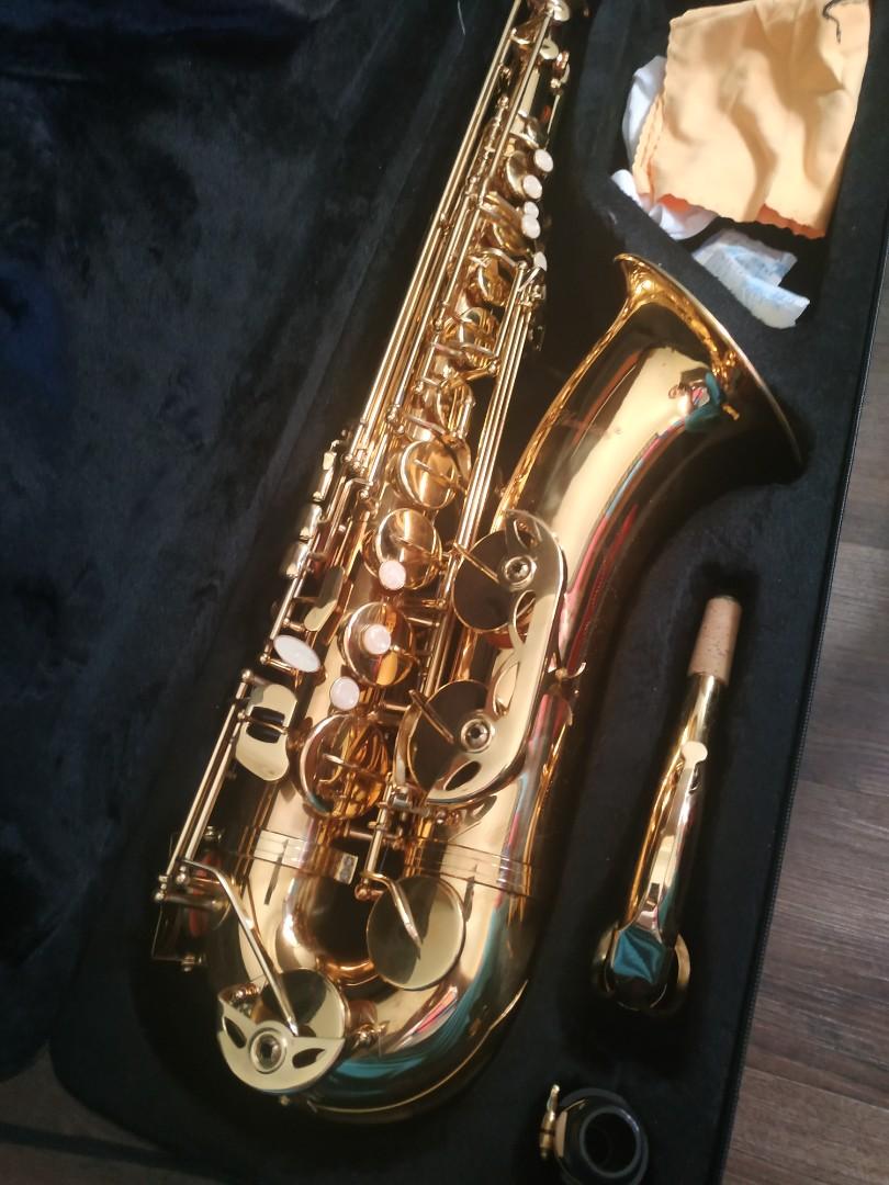 flov trekant tennis Thompson Tenor Saxophone with Accessories and Case, Hobbies & Toys, Music &  Media, CDs & DVDs on Carousell