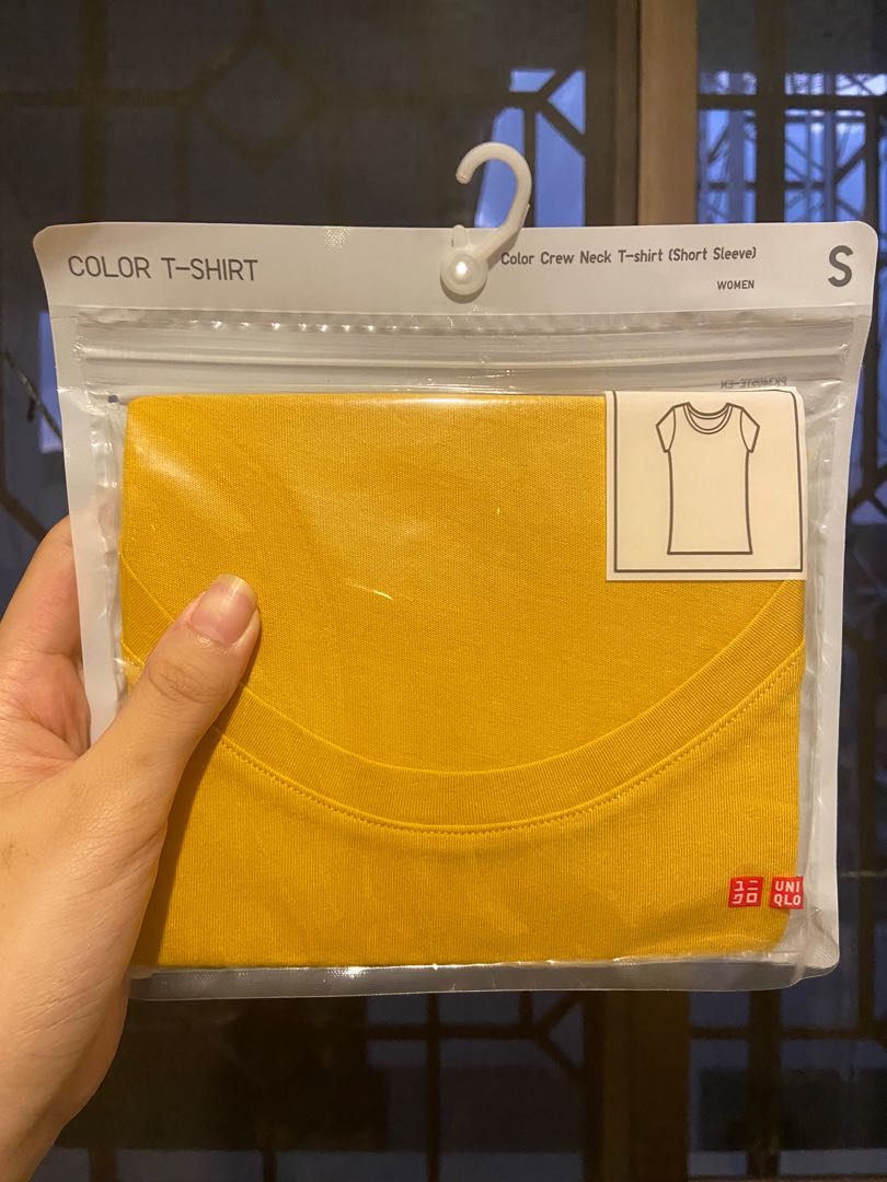 uniqlo yellow t shirt