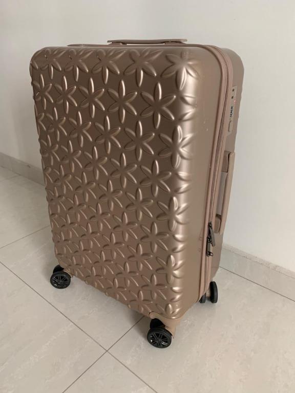 25 inch luggage clearance