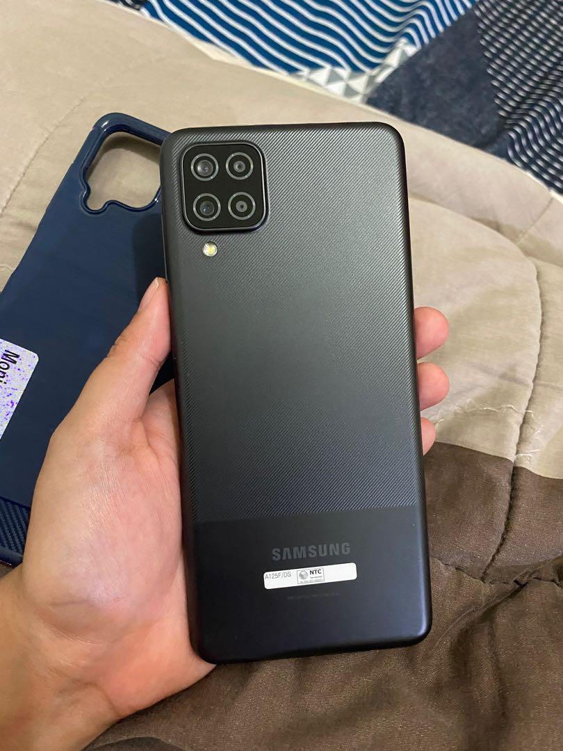 A12 (4gb/128gb) (Category: Samsung) located in Makati City. Submitted by monicasumanga (Listing ID 1072276068, Image 1). Description: - Almost brandnew - Charger included - Will not include earphones for hygienic reasons as I already used it - With tempered glass and case since Day 1 (bought from samsung store as well) RFS: Extra phone (not really using) .